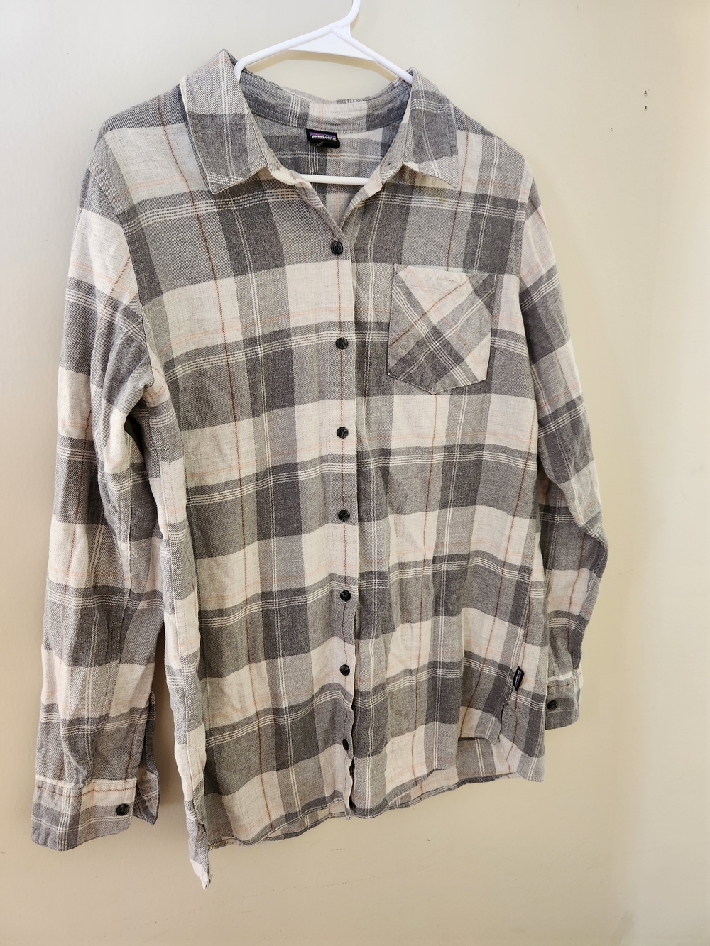 Patagonia Gray and Cream Plaid Button-Down Shirt L Large